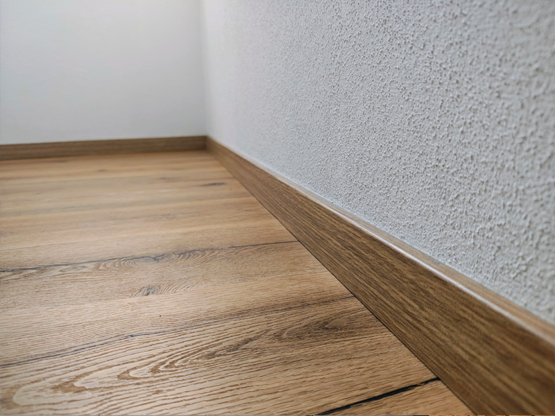 Neuer Klick-Vinyl-Boden in Eiche rustikal Landhausdiele