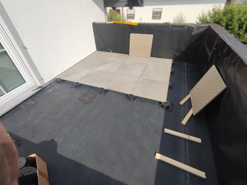 Stelzlager auf Bautenschutzmatte