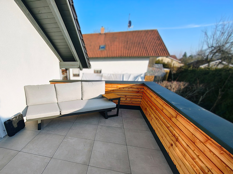 Fertige Dachterrasse mit Sitzmöglichkeit